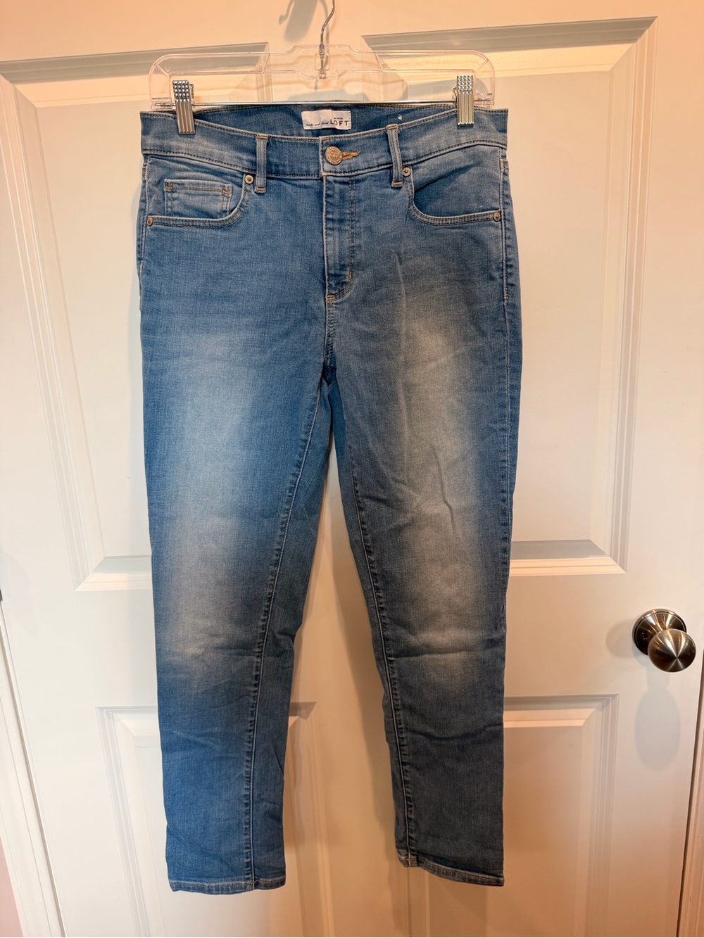 Ann Taylor LOFT Straight Leg Blue Jeans Size 28 / 6